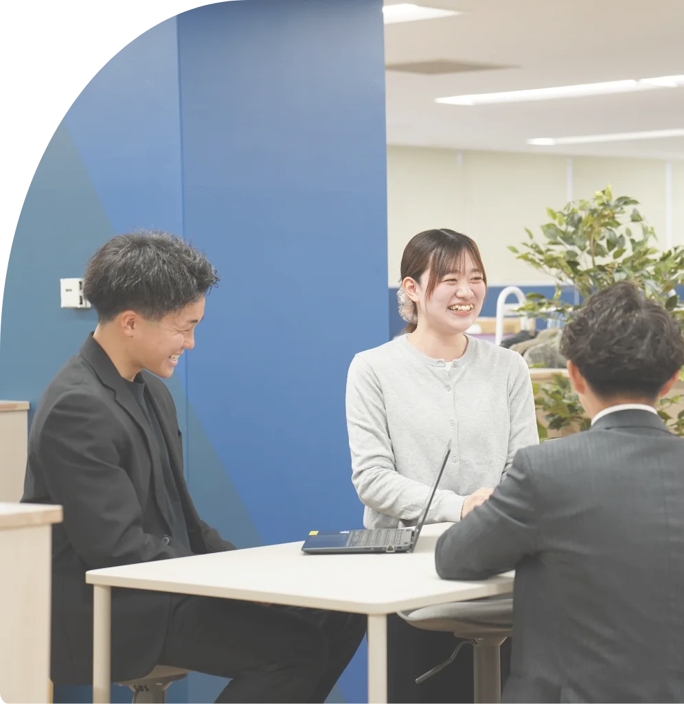 ミーティングを行う社員たち